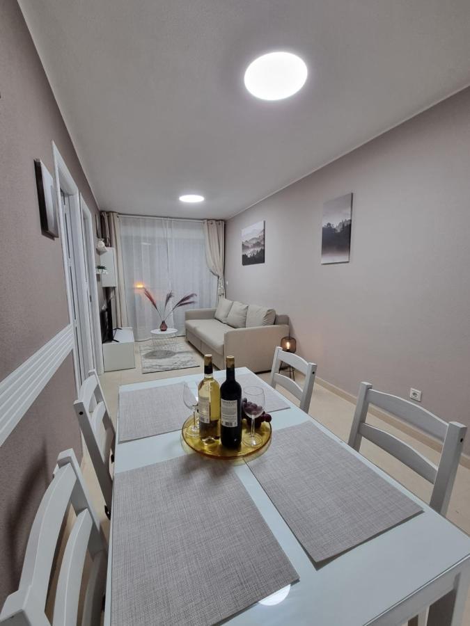 Luxury Evita Apartments In Torrevieja Exterior photo